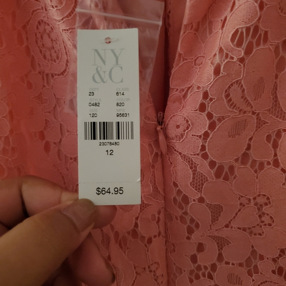 Women's coral lace romper.. NWT..New York and Com - Picture 3 of 5
